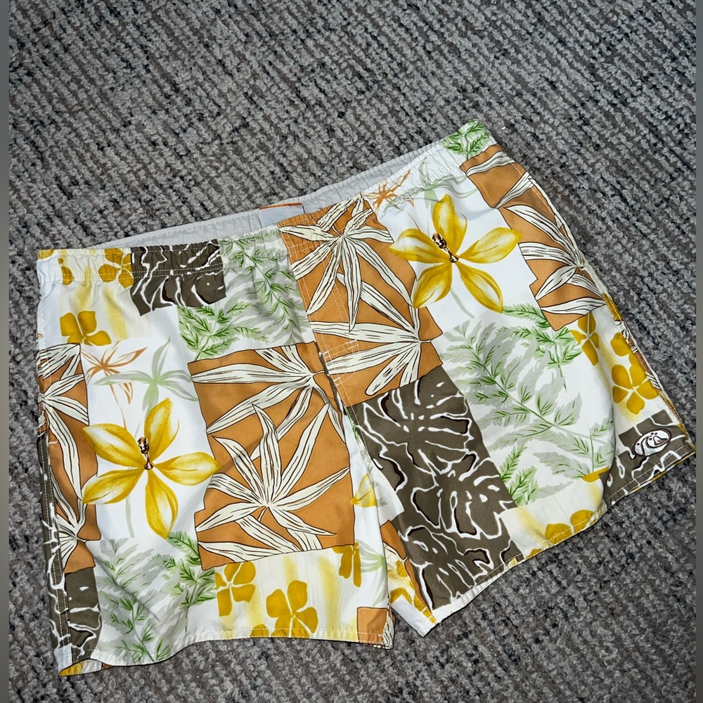 Men Quicksilver Board Shorts/ Swim Shorts